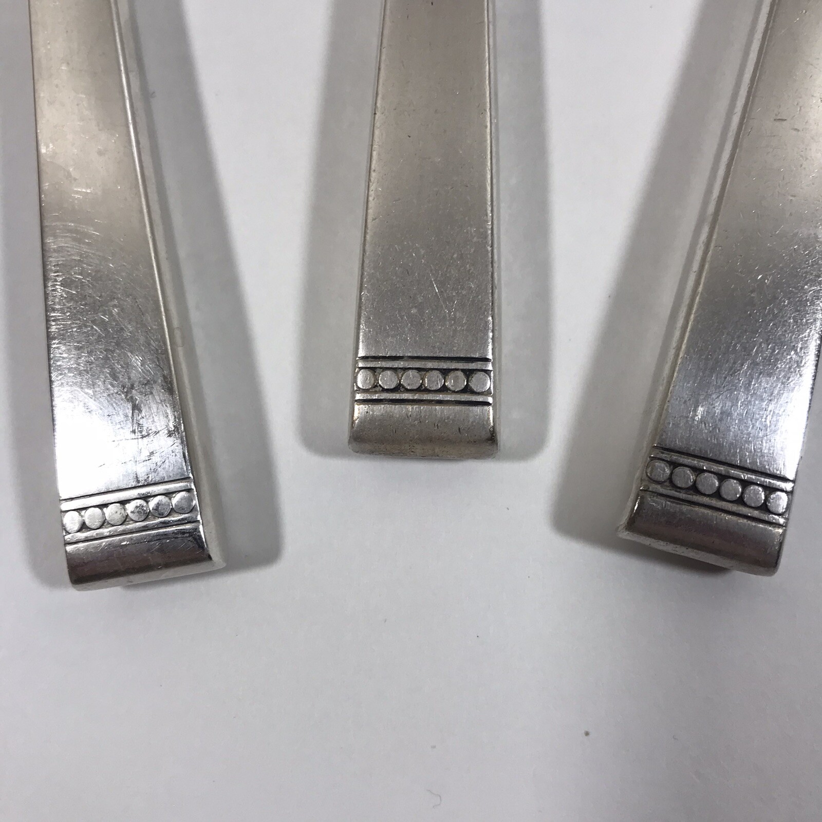 3 Knives Forever Silver Plate Oneida Community Plate Glossy 9 1/2″L Imperfect