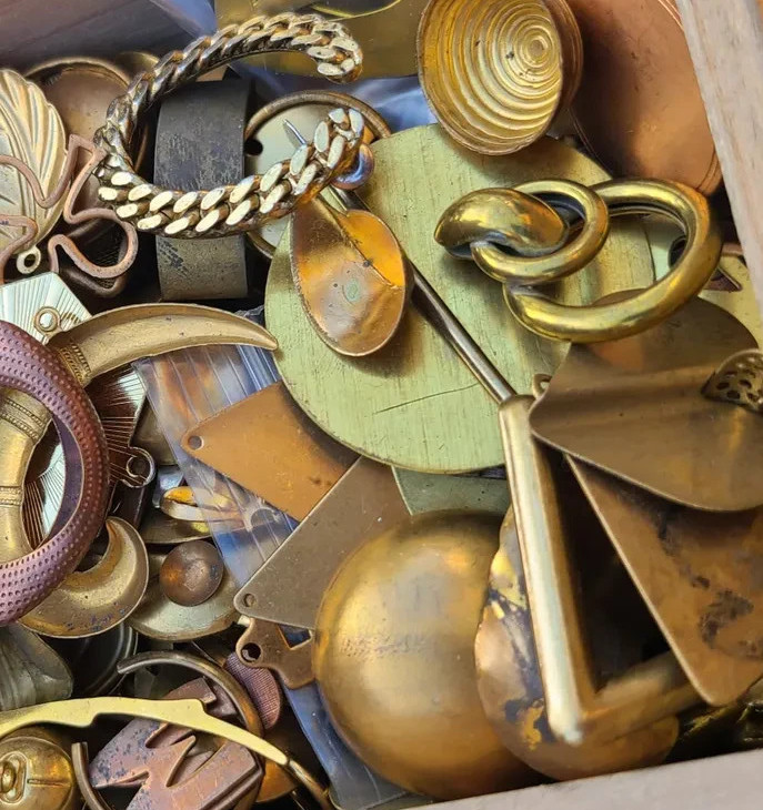5 pounds of “Old Stuff Salvage” Trinkets, Hardware, random mixed unique-lot R5