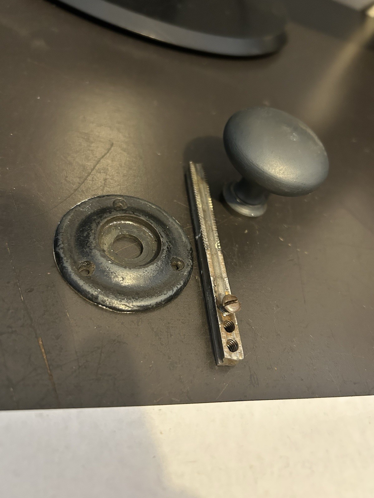 VINTAGE ART DECO VICTORIAN SCREEN STORM DOOR CAST IRON KNOB ROSETTE STEEL SHAFT