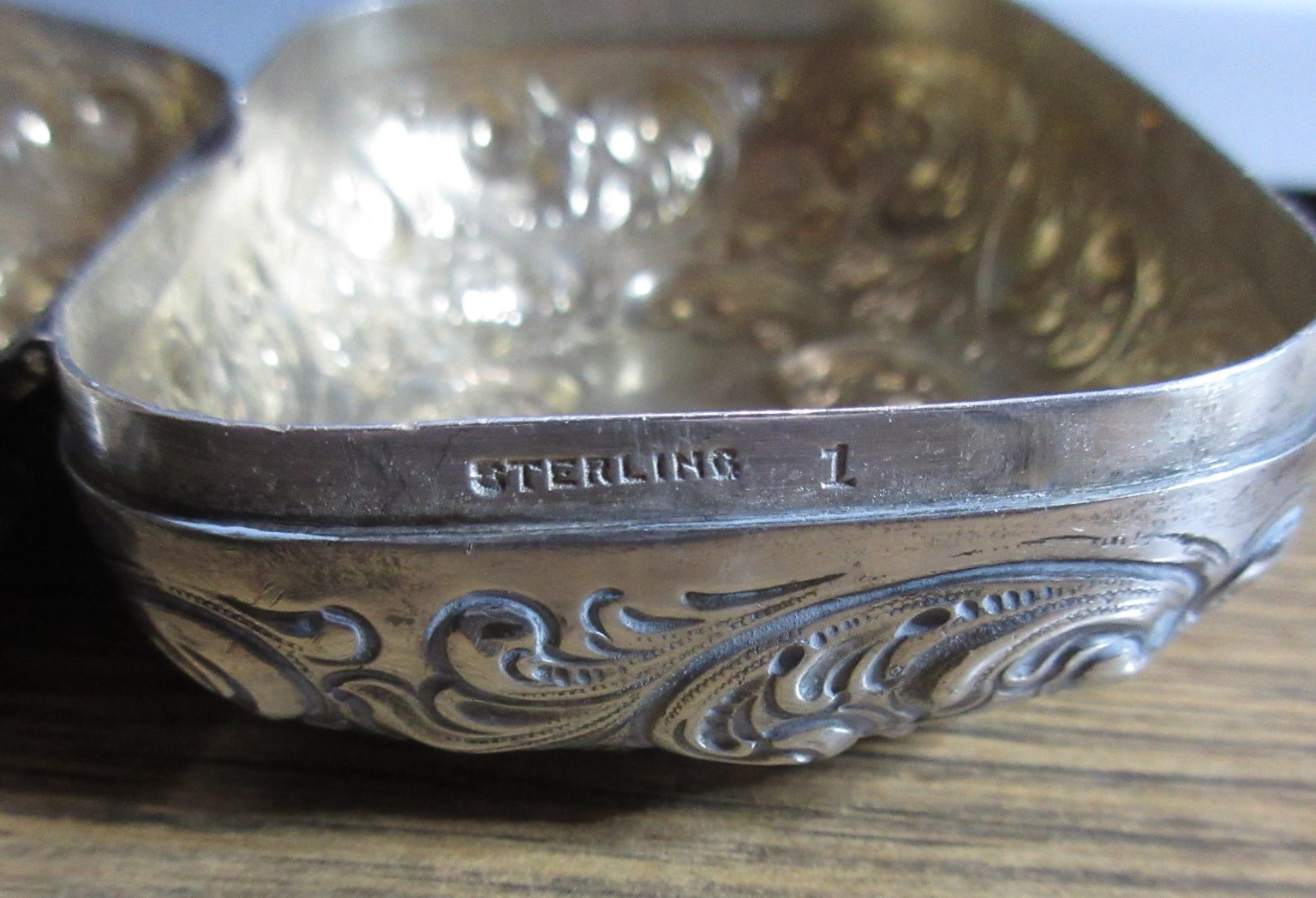 Repousse Soap Box Floral Scroll Hinge Travel Gorham 1900 Sterling Silver Vintage