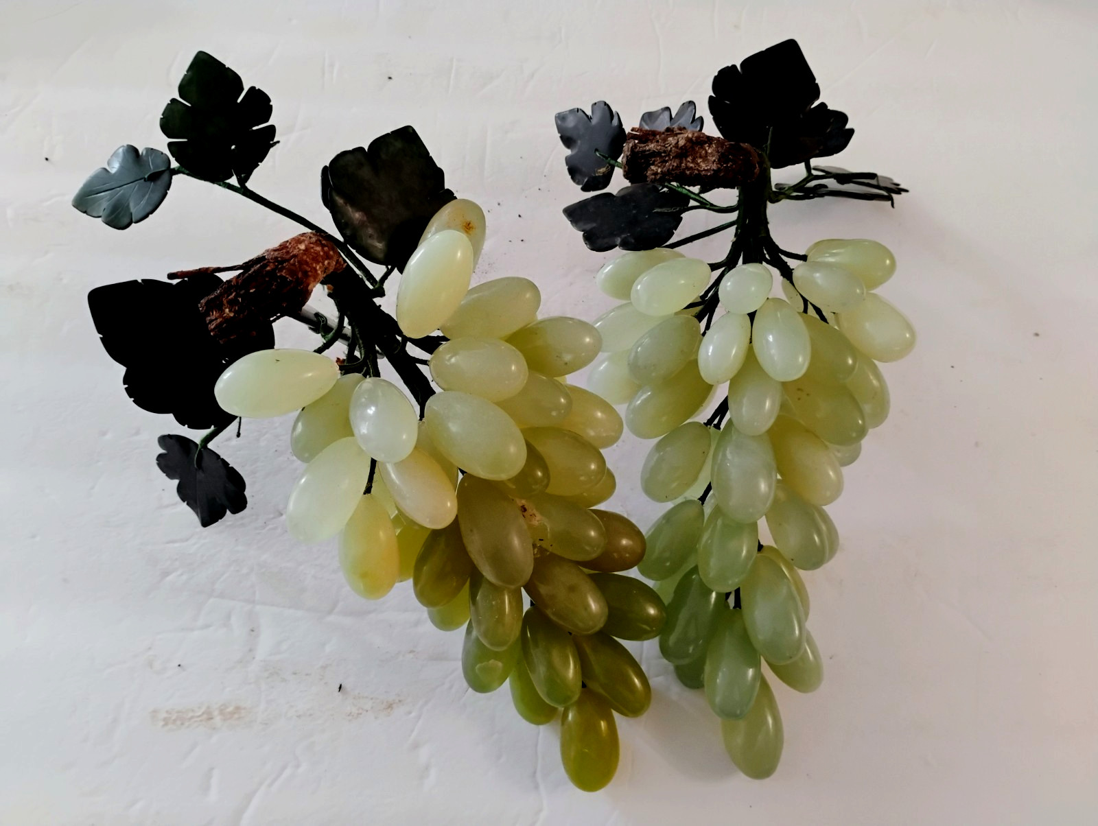 11″ L PAIR VINTAGE CHINESE CARVED JADE GRAPE CLUSTER TABLE PIECE