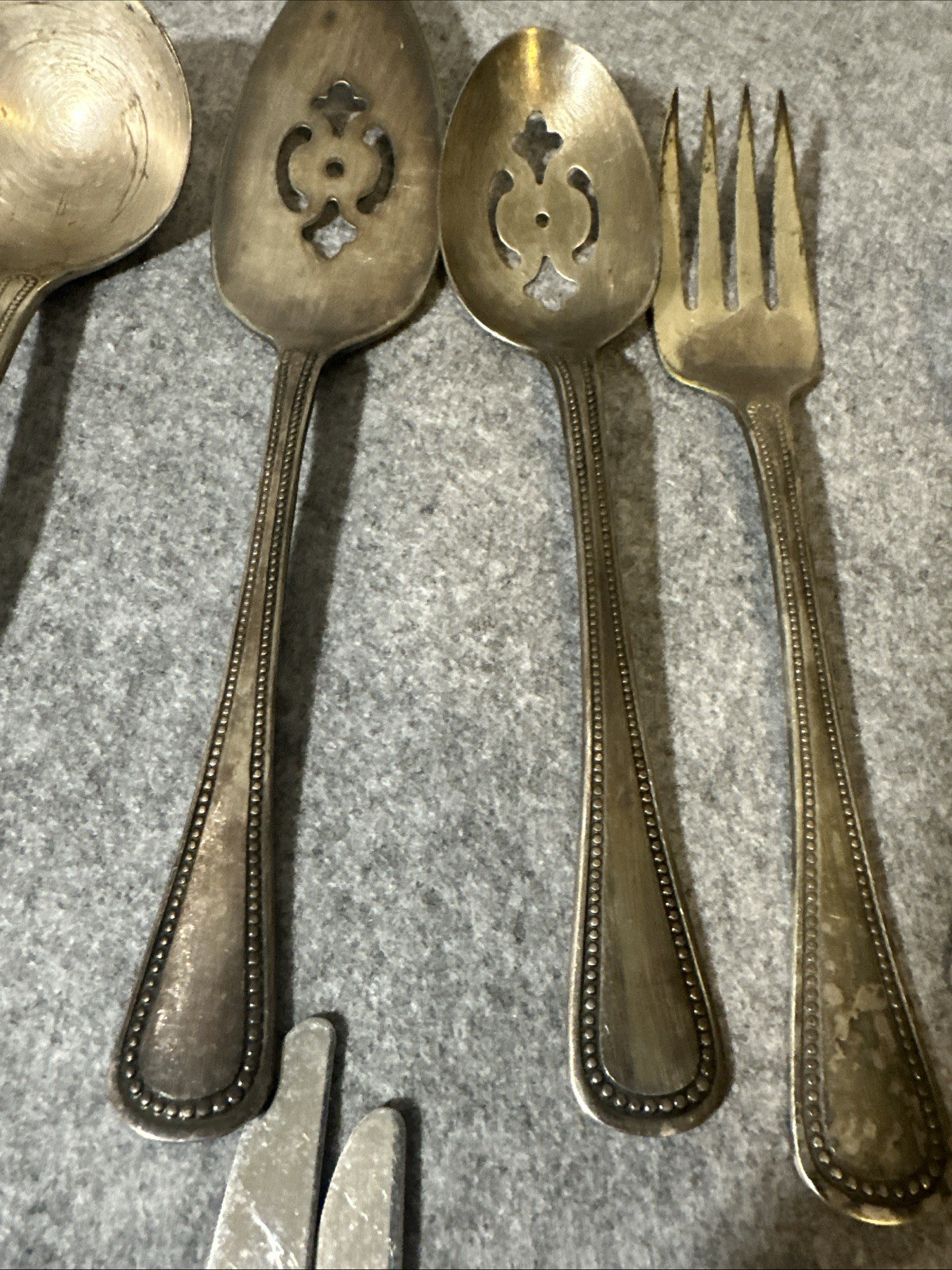 46 Pc ONEIDA COMMUNITY CUBE SILVER-PLATED PATRICIAN PATTERN BEADED FLATWARE 1975