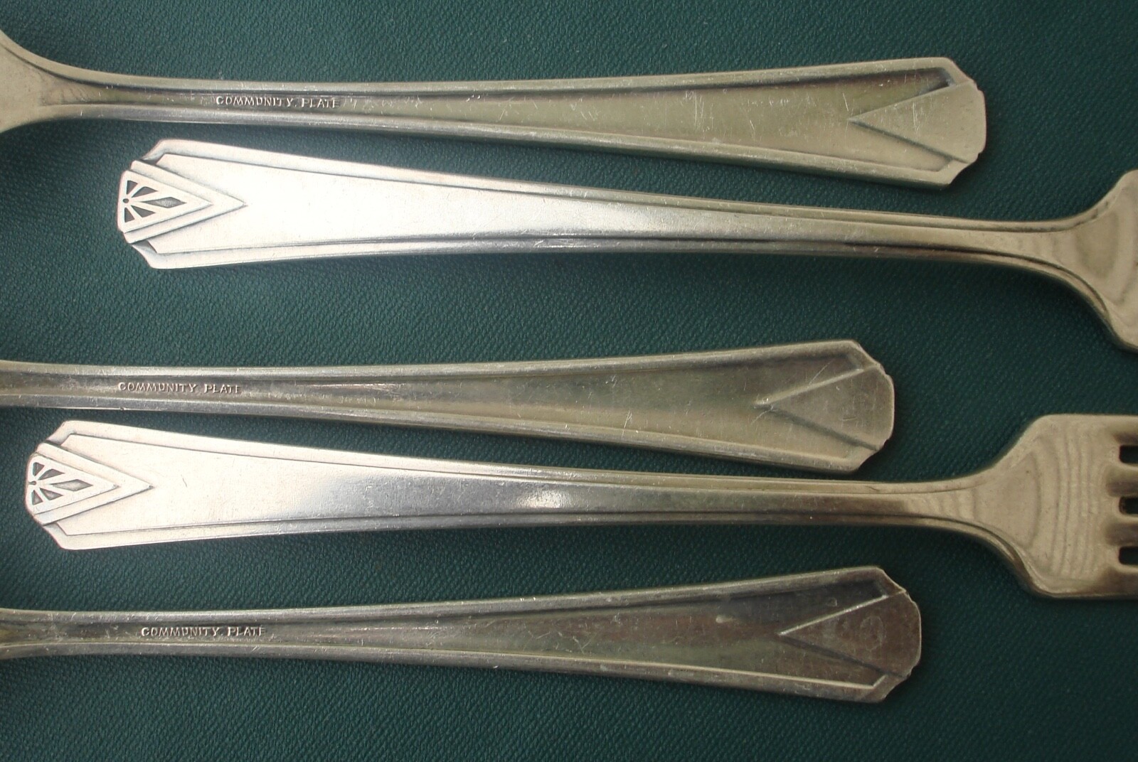 1929 DEAUVILLE 5 Dinner Forks 7 1/4″ Community Plate Art Deco Oneida
