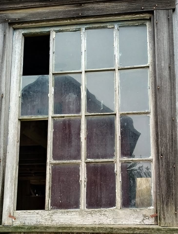 Antique Window Glass (Clear Panes from 1880sBarn) (Approx. 6″ x 9″ each)