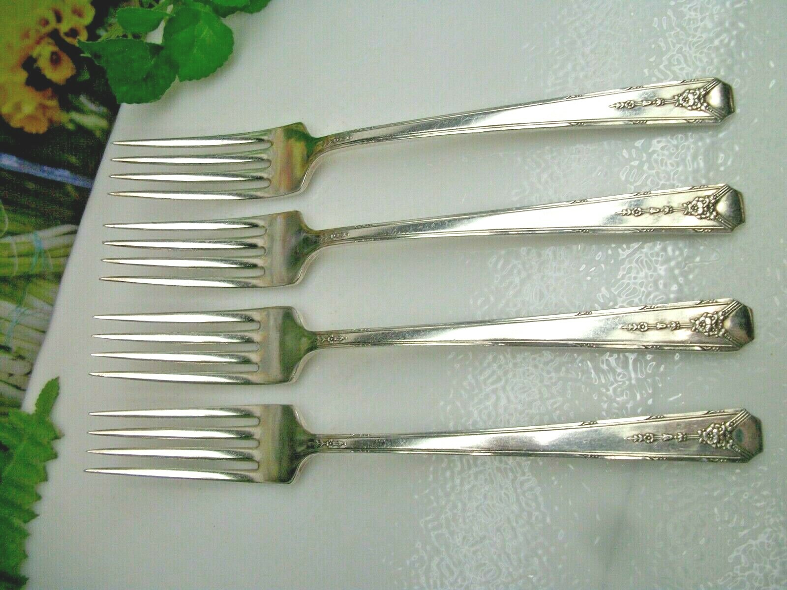 4 Oneida Community Silver MILADY Silverplate 7 5/8″ Dinner Forks