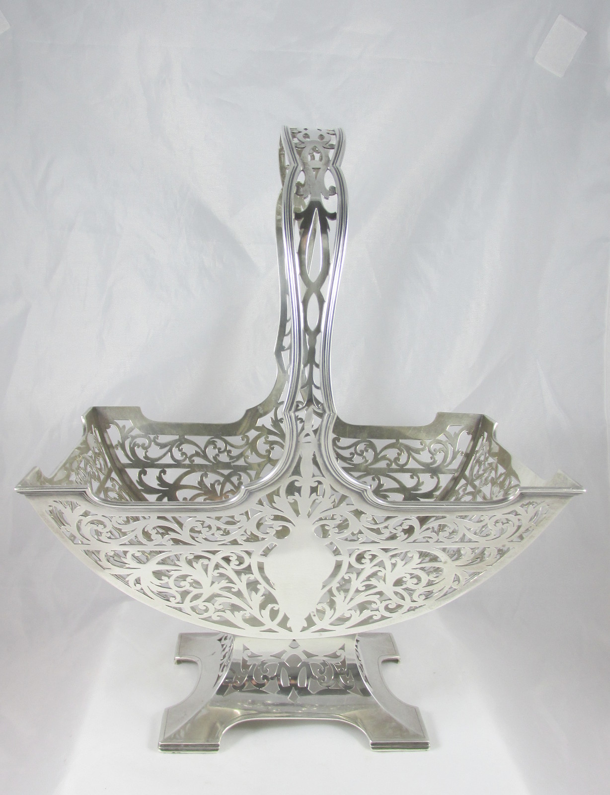 Antique Reed&Barton Sterling Silver Pierced Handled Centerpiece Basket Heavy Big