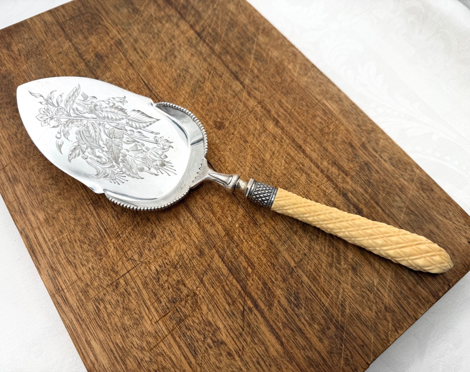 Victorian 1880s Mappin Webb Silverplate Fish Server Pie Cake Knife Bone Handle