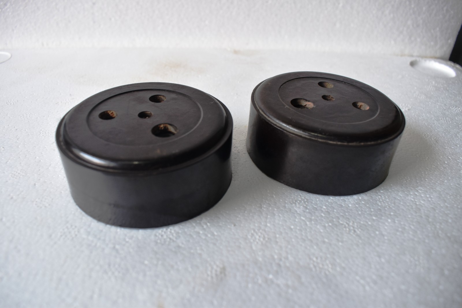Vintage NATIONAL 15A Bakelite Round Socket Porcelain Base India 2pc 2.7in Rare”R