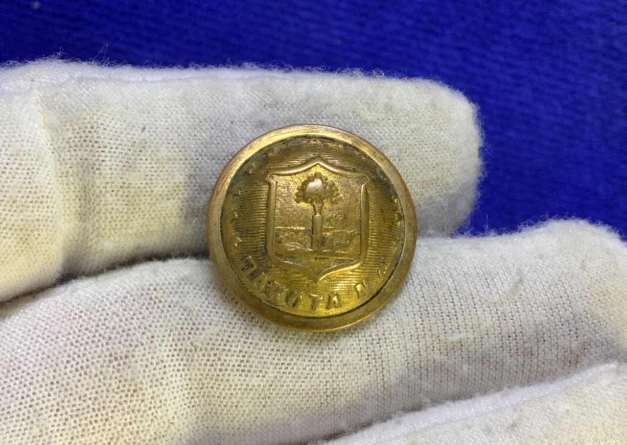 AUTHENTIC DAKOTA TERRITORY NATIONAL GUARD BRASS 3pc STAFF BUTTON 23mm 1876-1889
