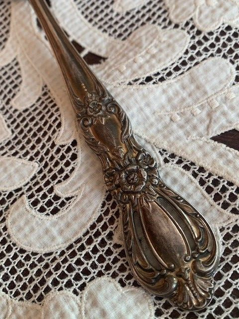 1847 Rogers Bros GRAND HERITAGE Silverplate CAKE Pie Pierced SERVER 1968 Vintage