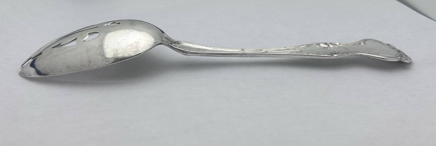 “Violet” by Wallace Sterling .925 Pierced Serving Table Spoon 57.14g 8 1/4″
