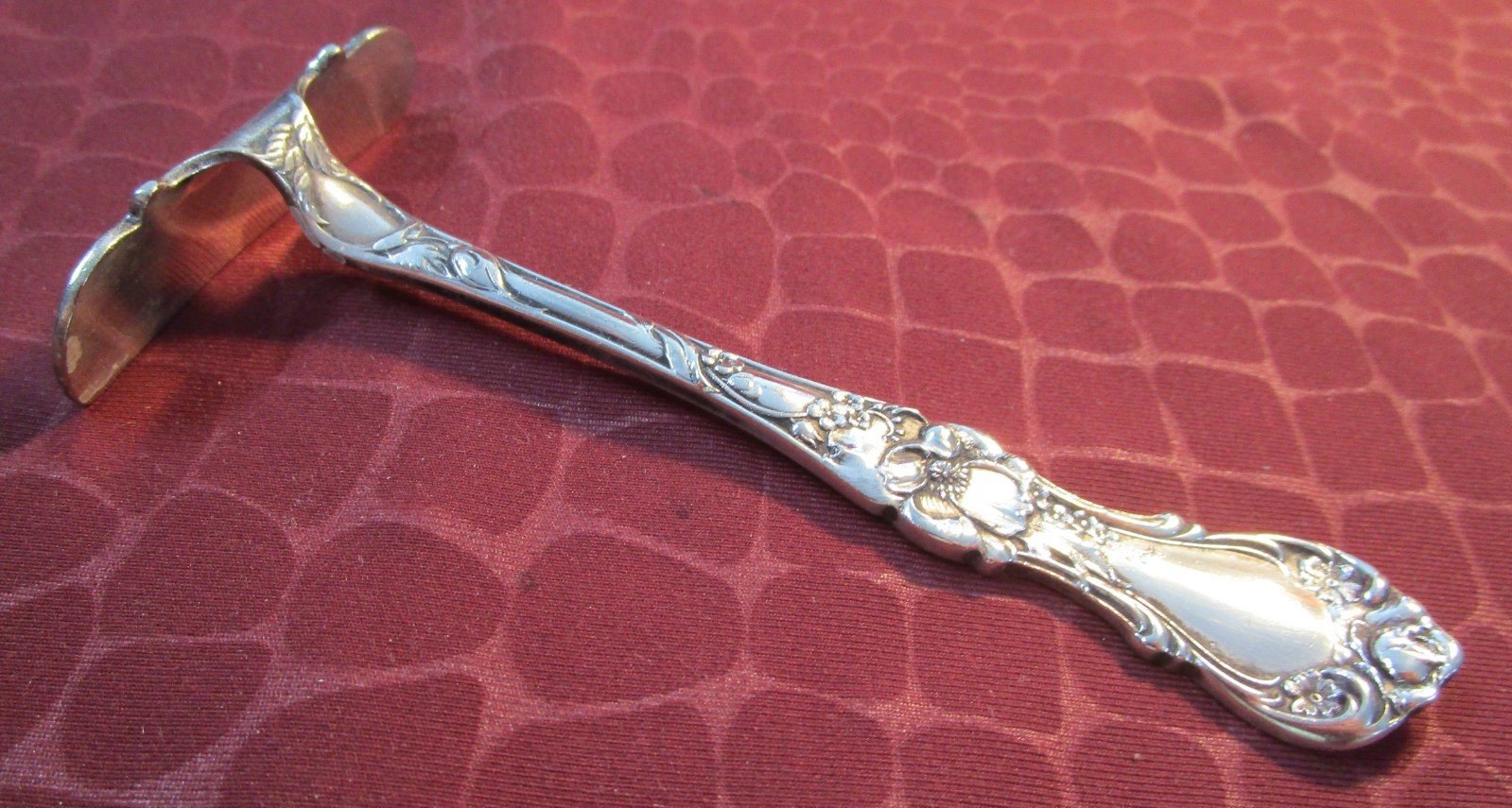 FLORAL Child’s Food Pusher Art Nouveau Silverplate 1902 No Monogram bw