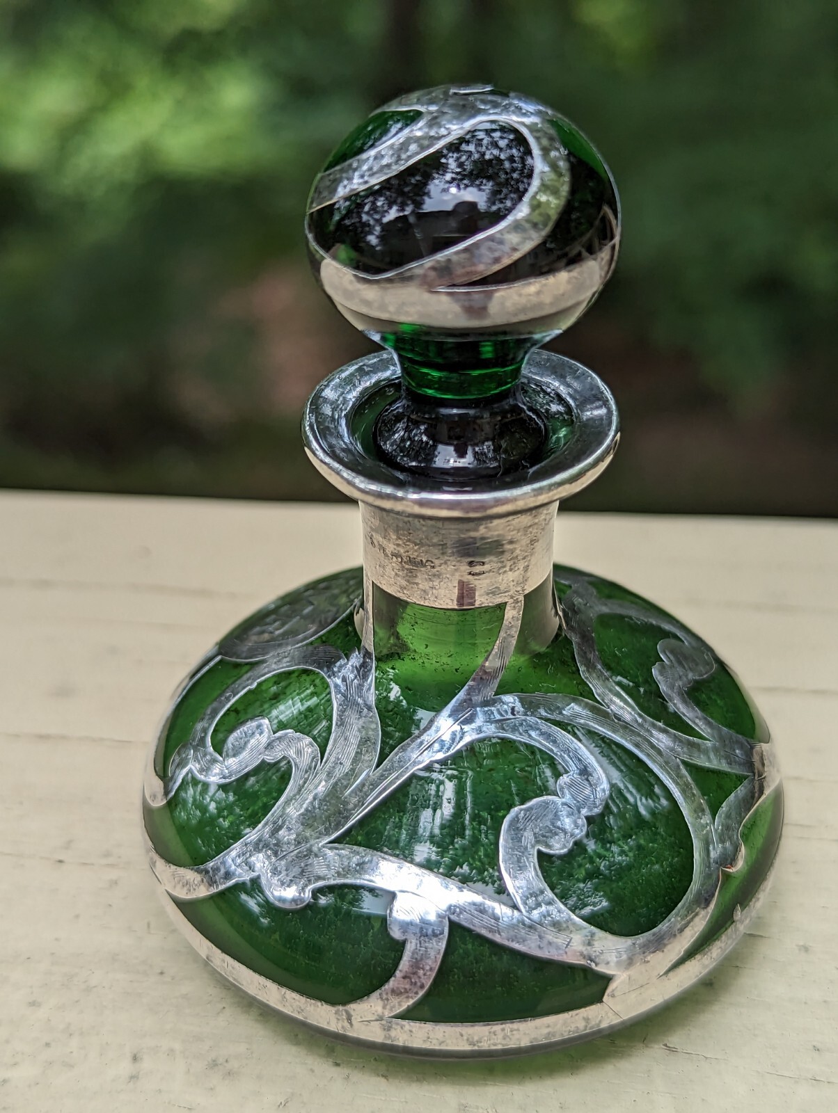 ART NOUVEAU 1900’s GREEN ART GLASS 3.25″ PERFUME BOTTLE STERLING SILVER OVERLAY