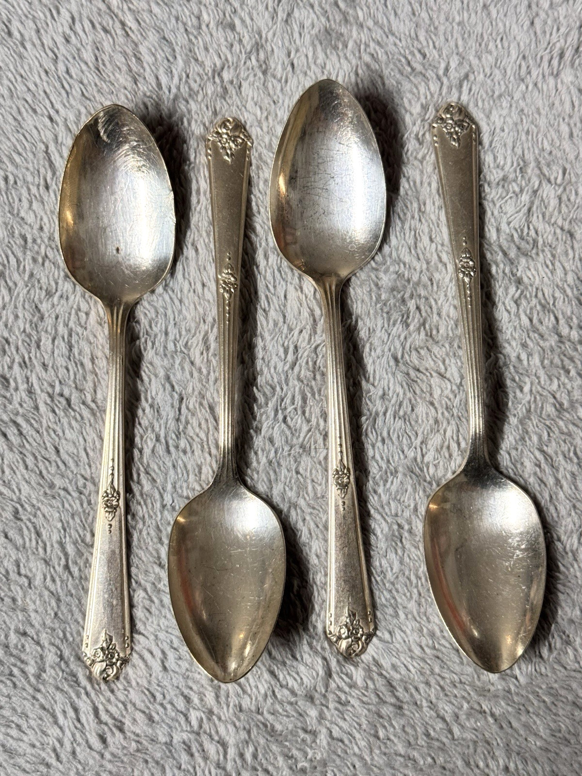 Oneida /Tudor Plate /Community /Sweet Briar (Silverplate, 1948) 4 Teaspoons
