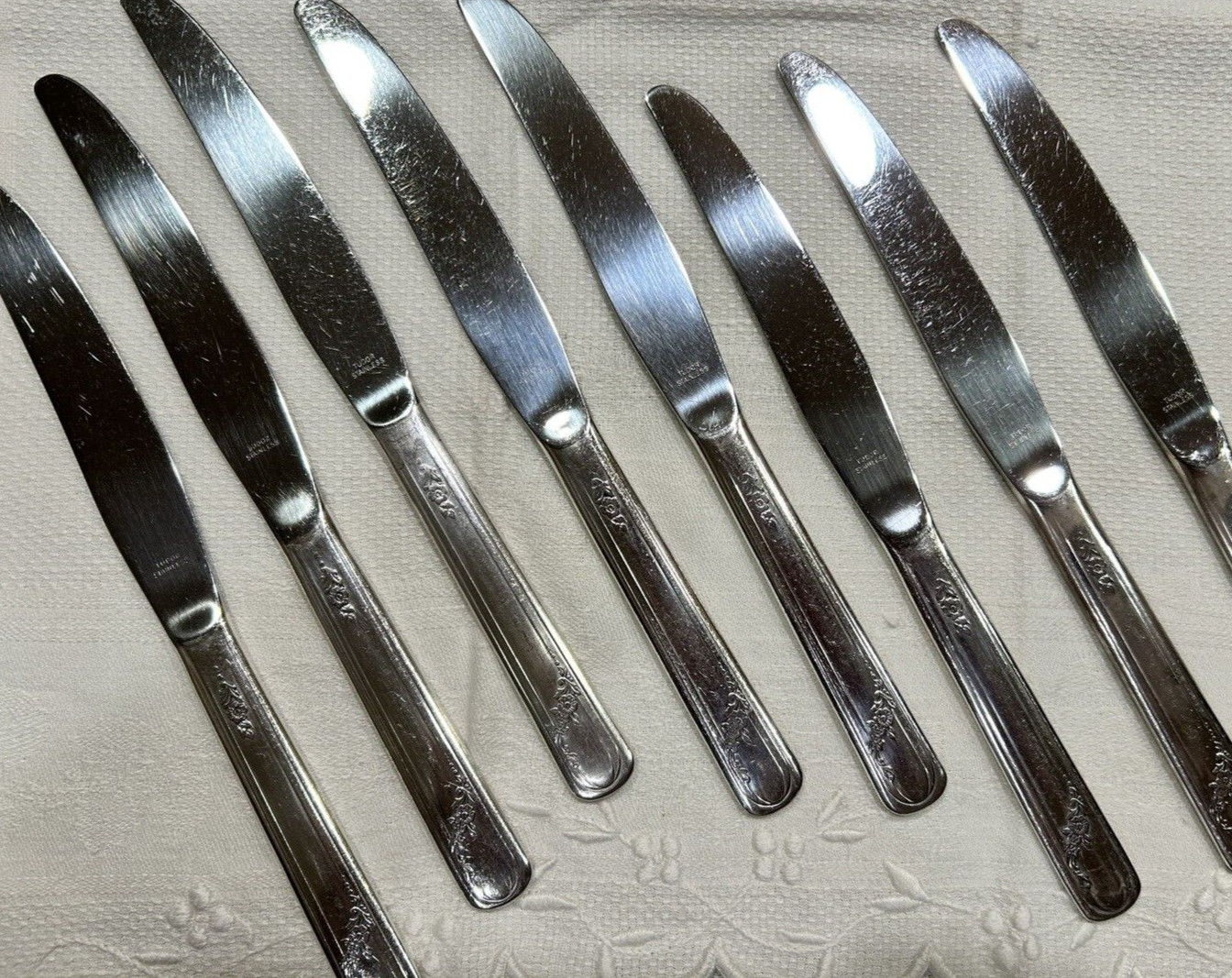 Queen Bess Oneida Community Tudor Plate 1946 Flatware Dinner Knives