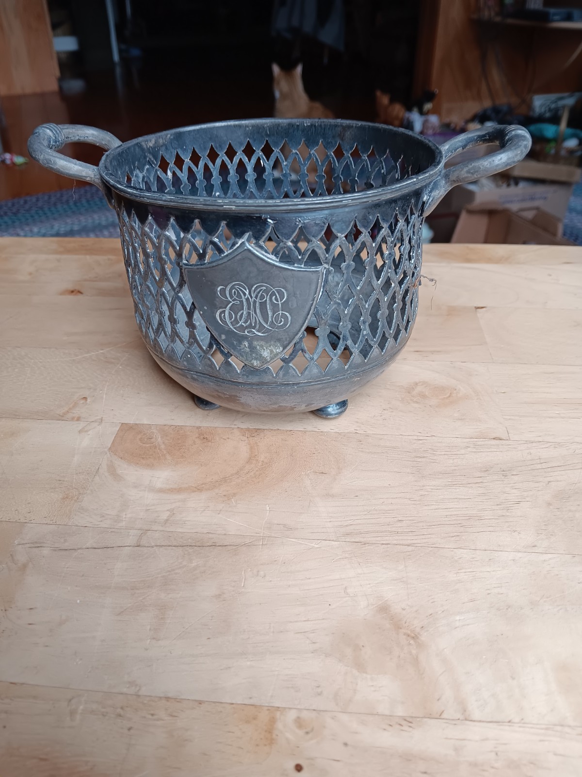 ADELPHI SILVER CO FOOTED MONOGRAMMED SILVER PLATED RETICULATED BASKET. 1172