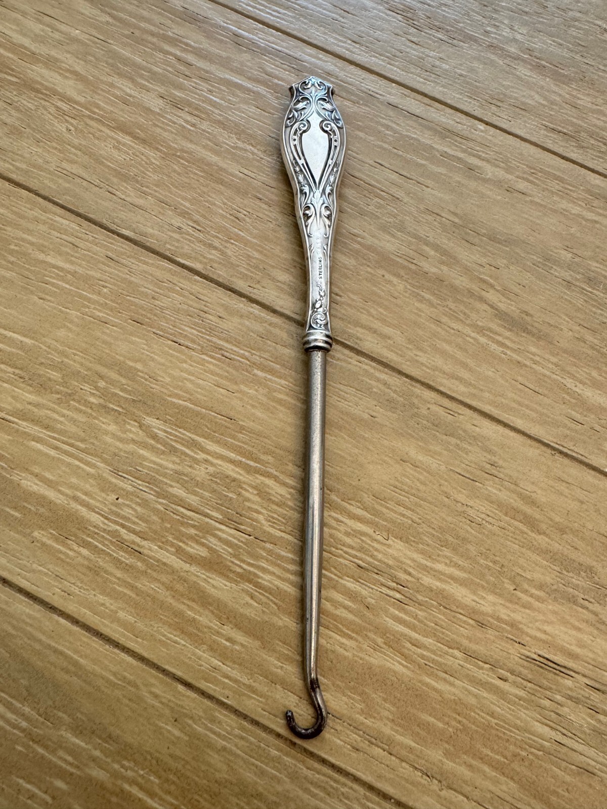 Antique La Pierre Mfg Sterling Silver Handle Button Hook Scrolling Shield Design