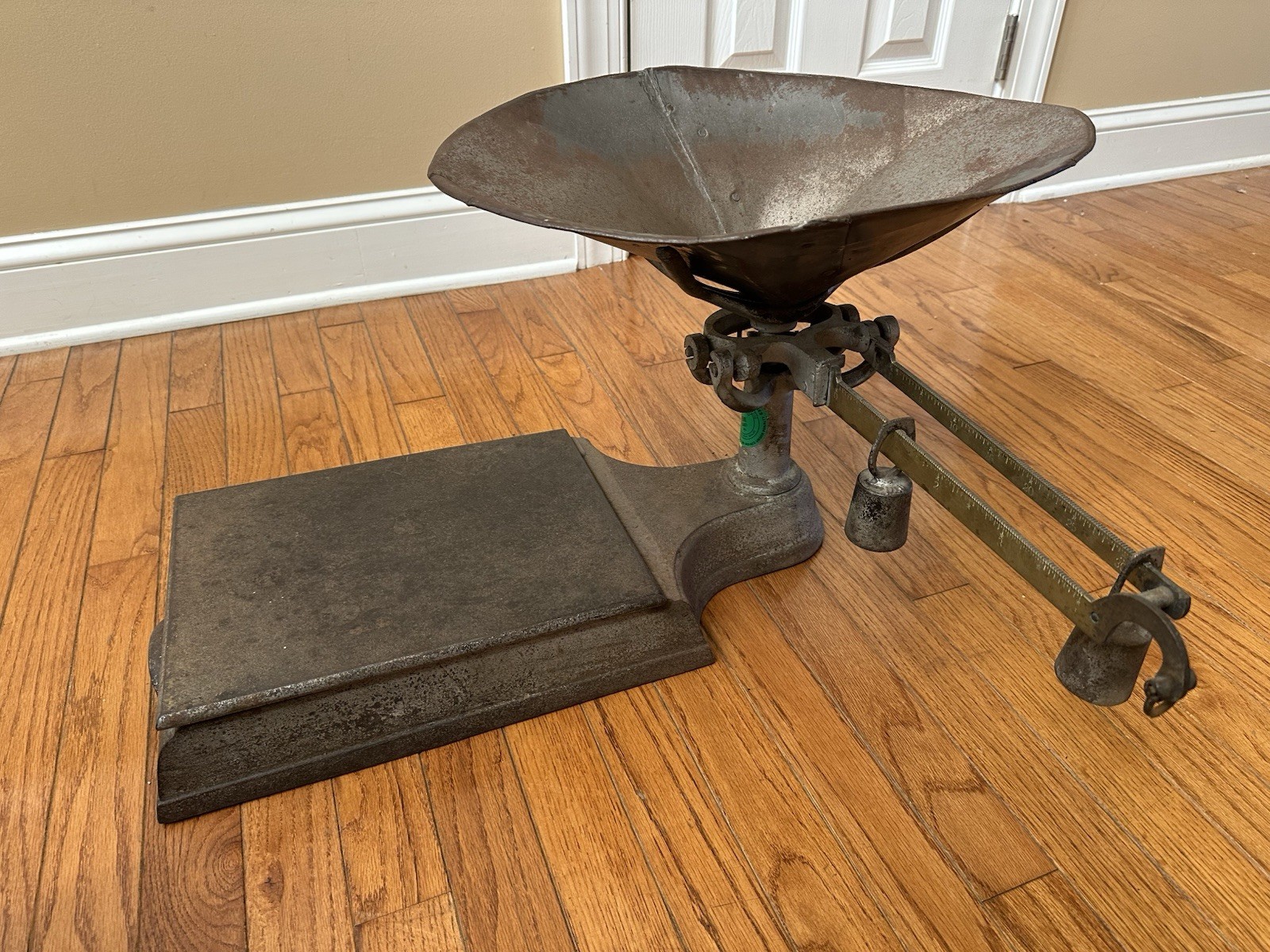 Early 1900s Cast Iron Beam Scale w/ Weights & Pan – Mercantile Store
