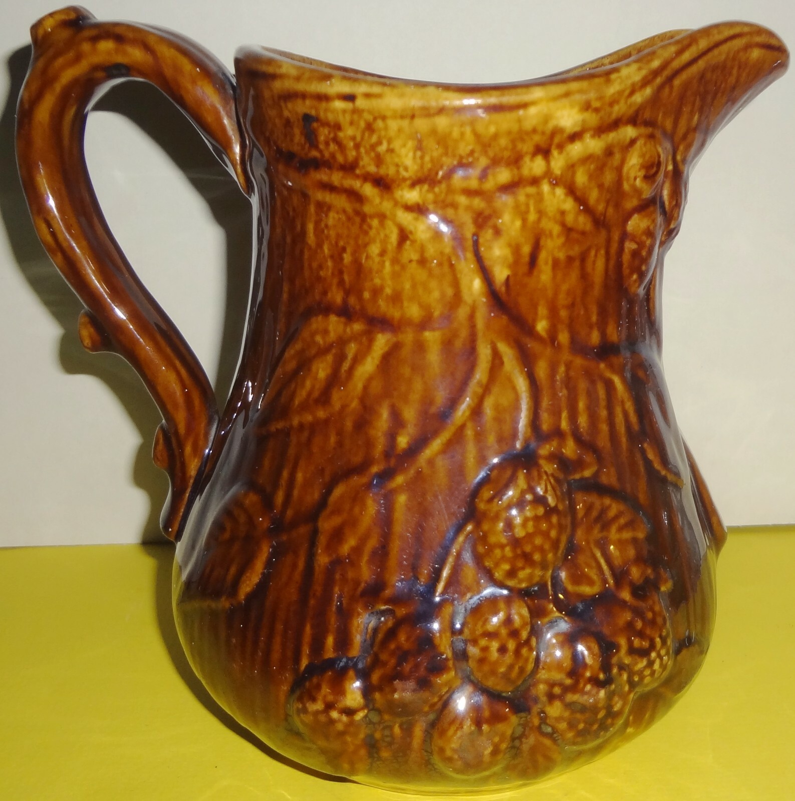 Large MIDWESTERN ROCKINGHAM tortoise shell BERRIES & LEAVES PITCHER – (Book Pc.)