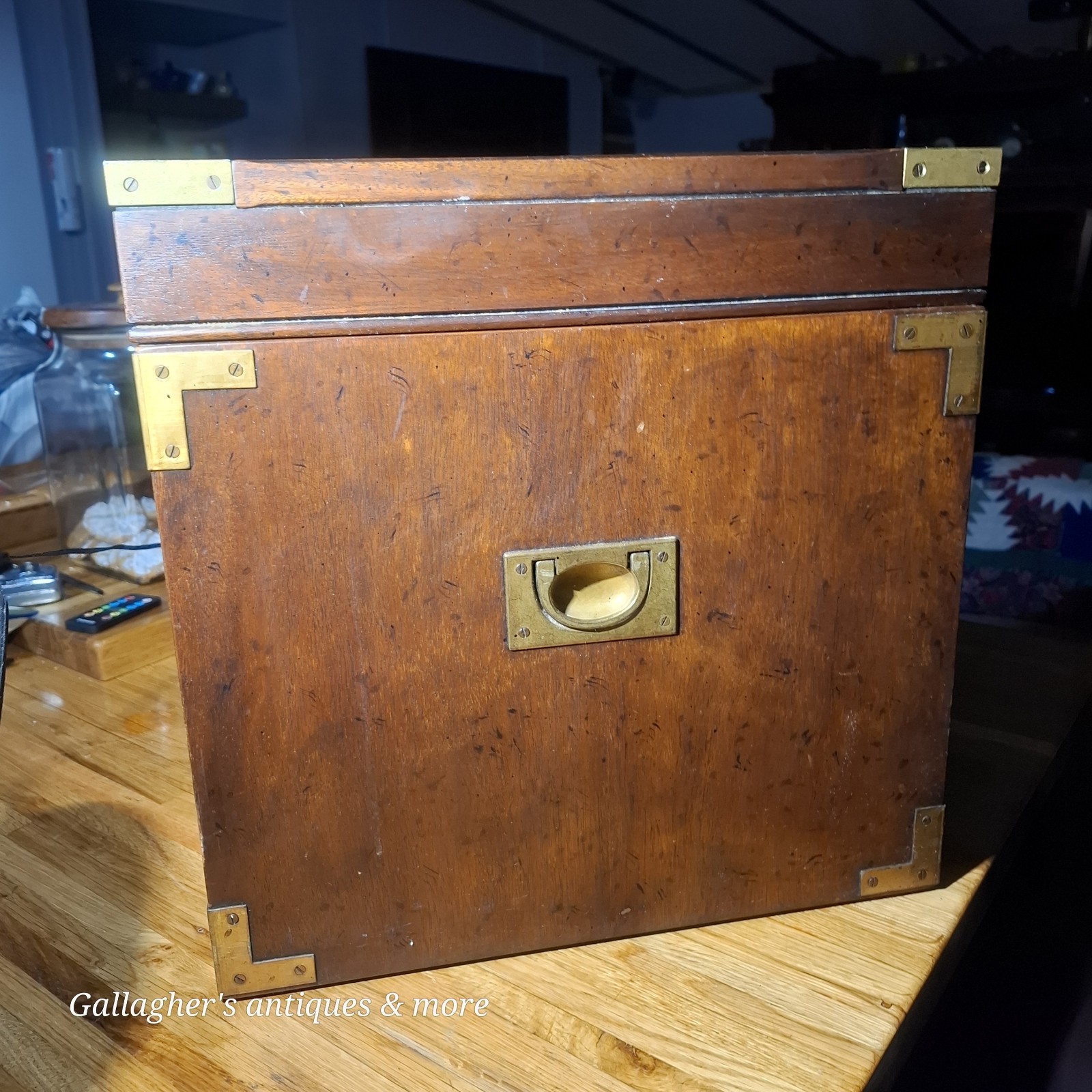 Rare Heritage furniture MILITARY CAMPAIGN SIDE END TABLE Brass trim Box Chest 16