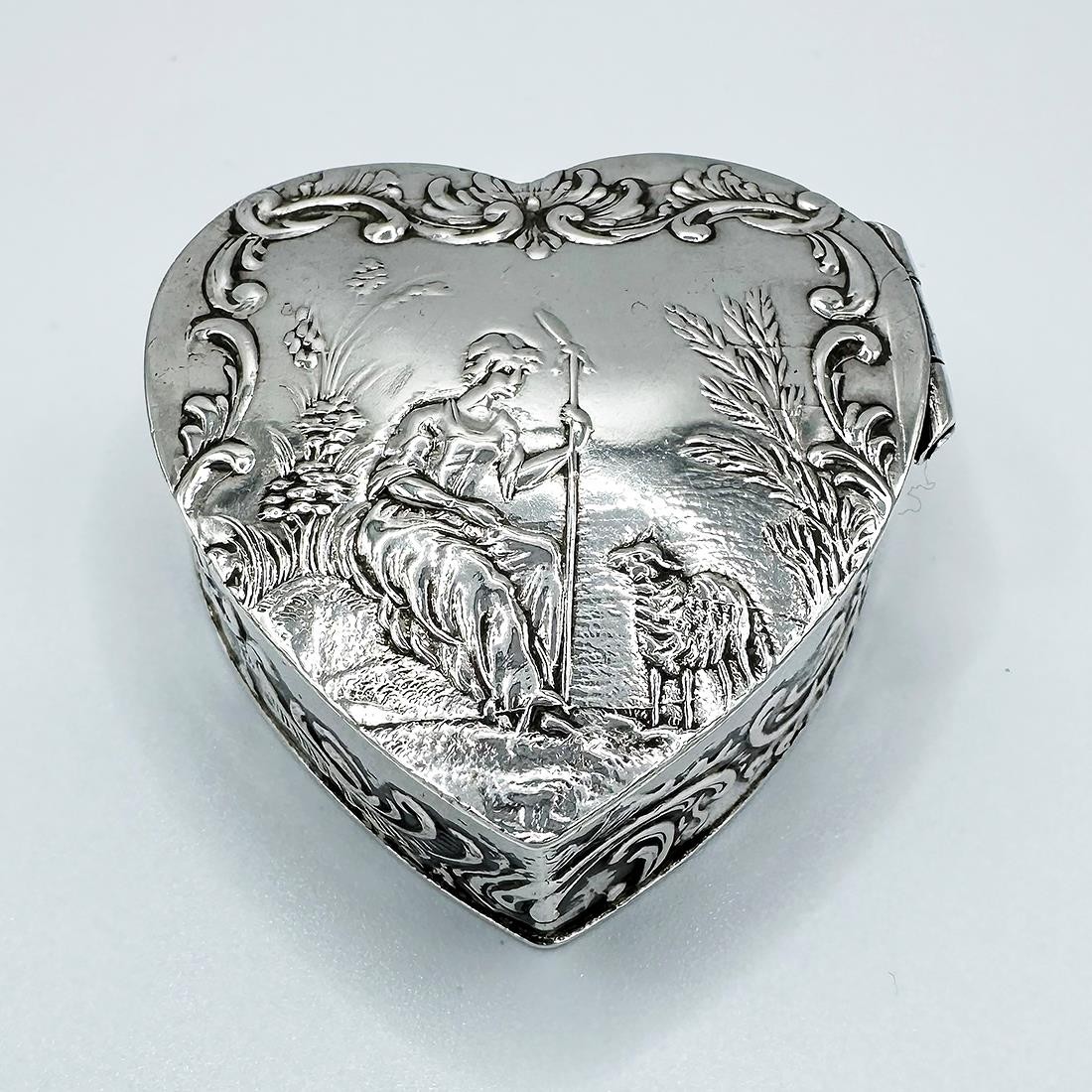 GERMAN HANAU SILVER LOVE HEART TRINKET / PILL BOX GEBRUDER DINGELDEIN c1890