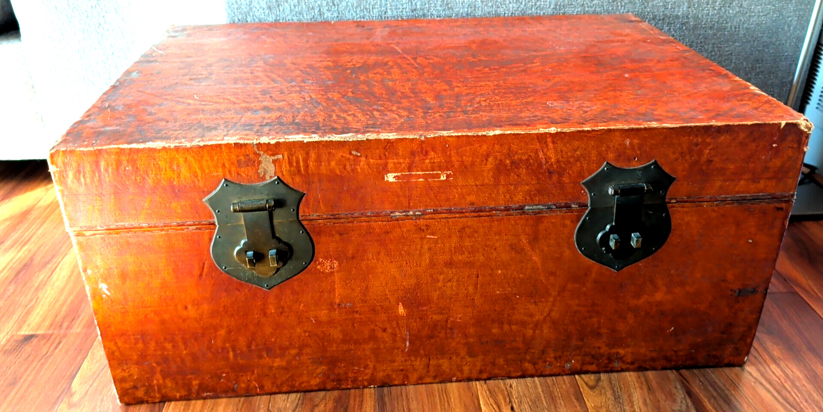 Antique Chinese Qing Dynasty Leather Wood 32″Trunk Blanket Chest w/Lid, Hardware