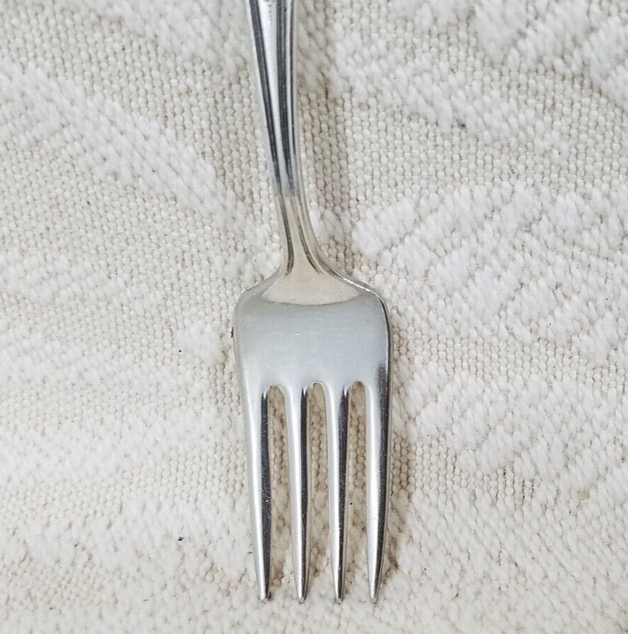 WINTHROP SILVER PLATE DESSERT APPETIZER HOR D’VOUERS COCKTAIL SMALL BABY FORK 4″