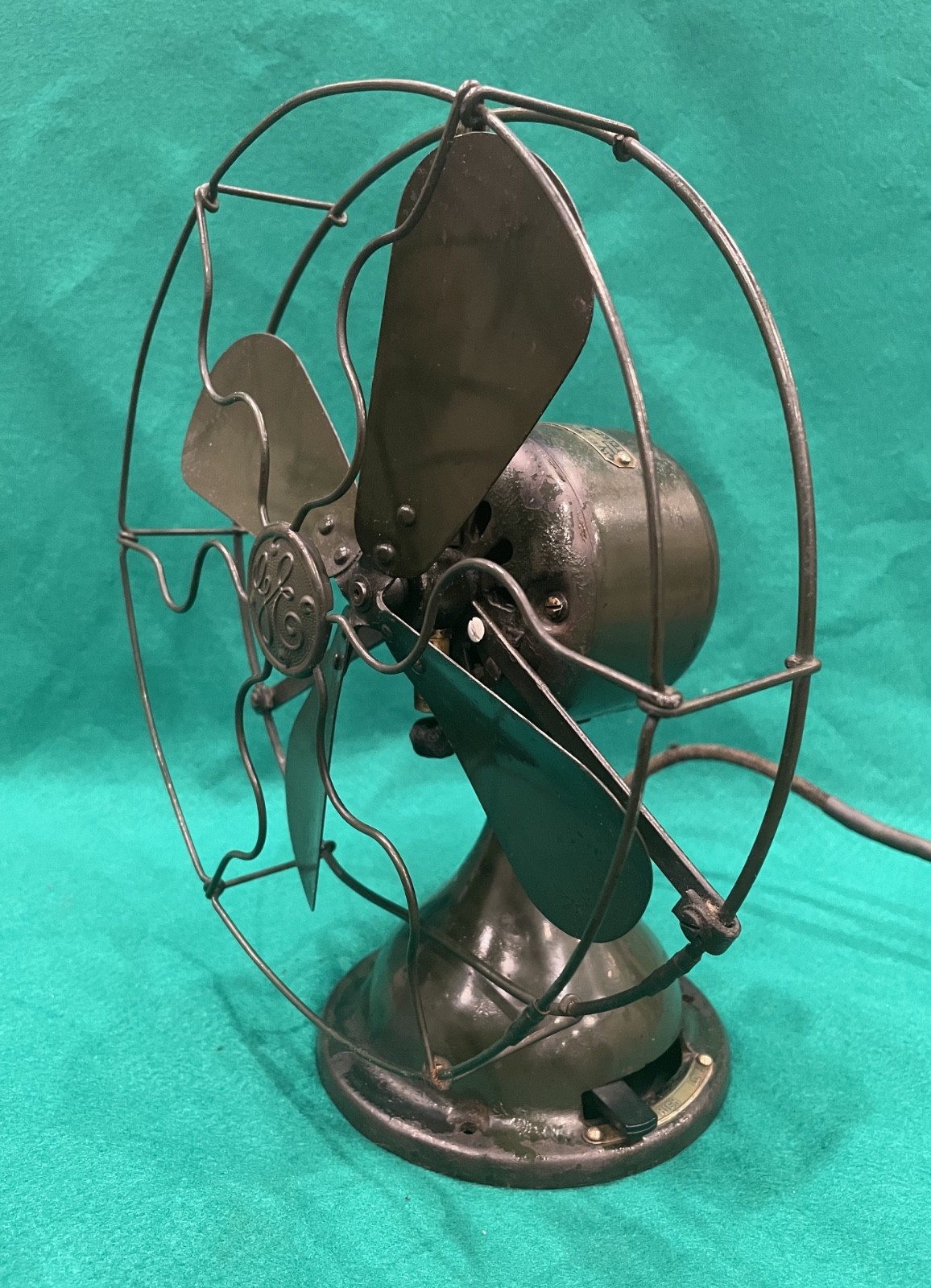 Beautiful Antique 9″ General Electric Stationary Fan Cat. 174940 type AR form S1