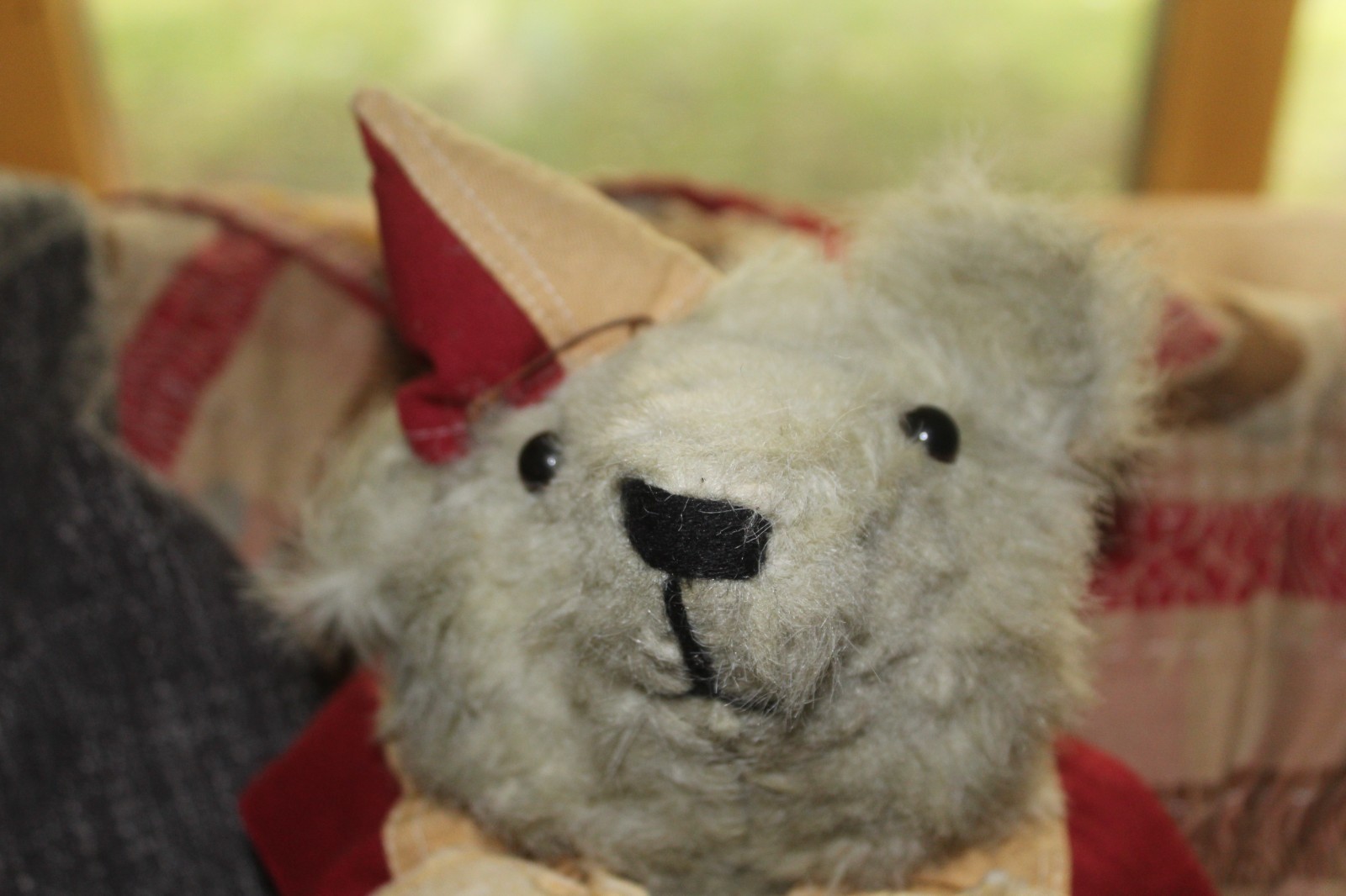 PRIMITIVE BEAR Handmade White Fur Bear Style Weighted Bottom