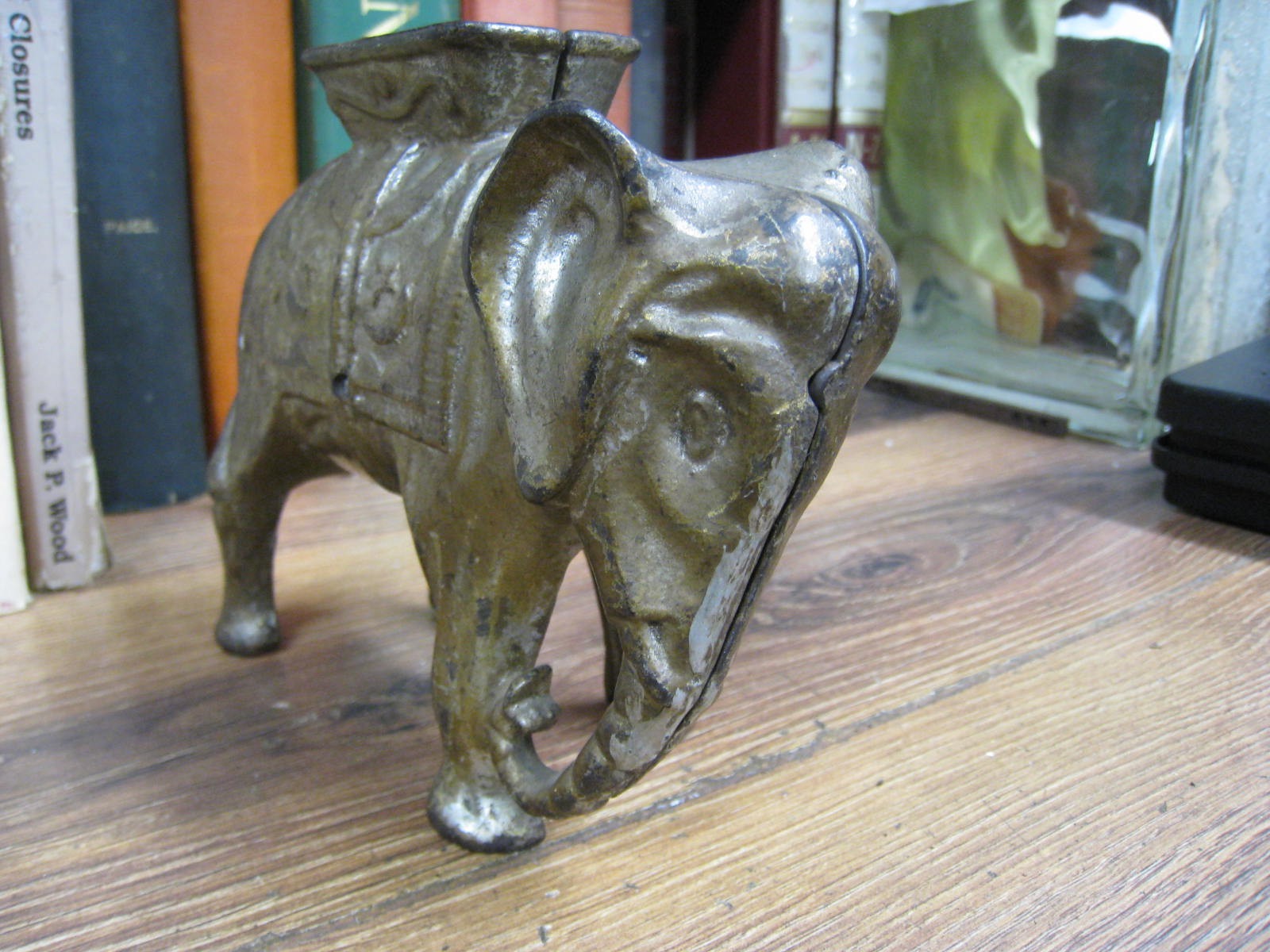 Orig AC Williams Cast Iron Elephant w Howdah Still Bank 1910-30, 6 1/4 X 4 3/4 T