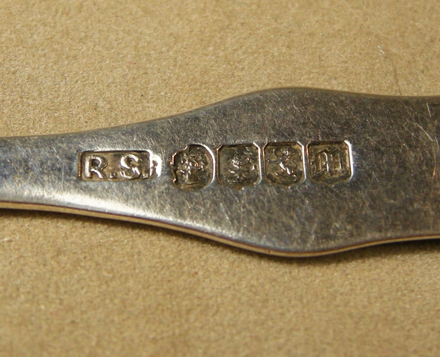 Rare Glasgow Sterling Queen’s Pattern Master Salt Spoon (1857 Robert Scott)
