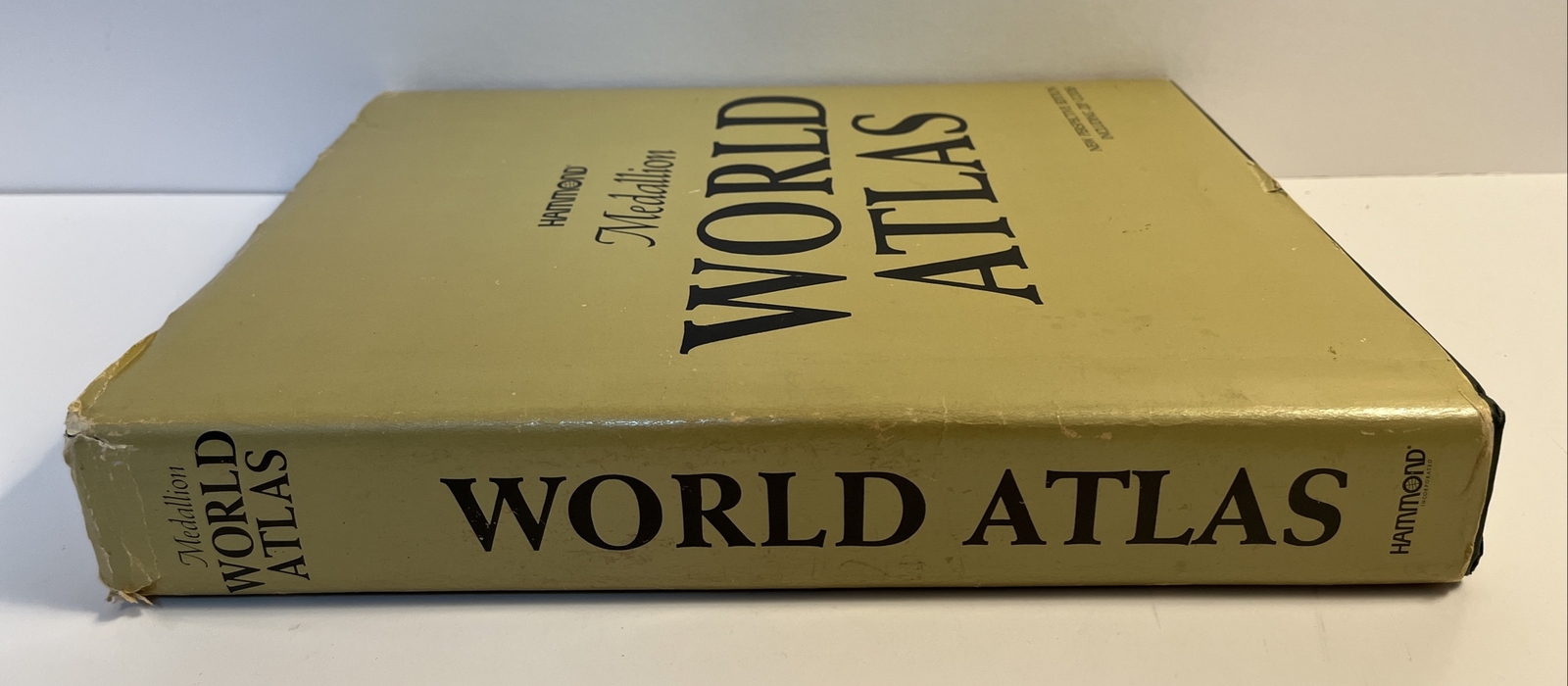 Hammond Medallion World Atlas 1983
