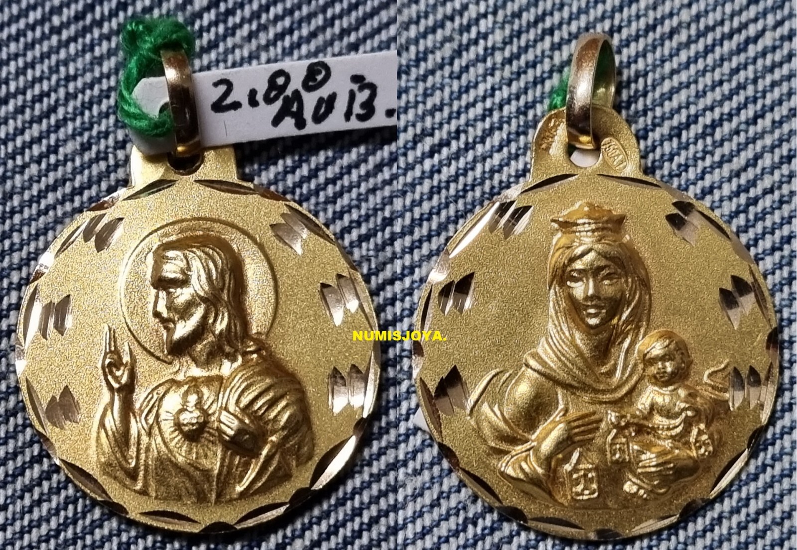 18k yellow gold scapular medal. Weight 2.00 gr. Size 19.00 mm.