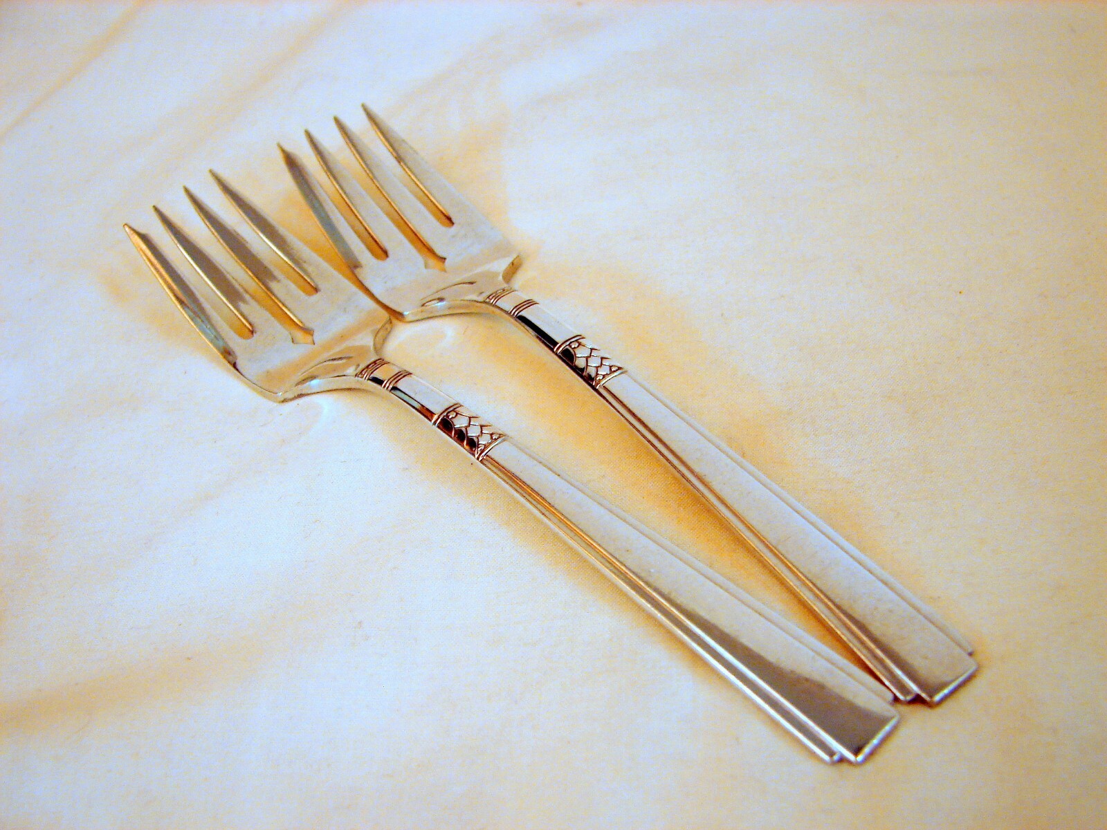 2 Old 1881 Rogers Silver Capri Salad Forks, Excellent Condition, 6-1/2in 1935
