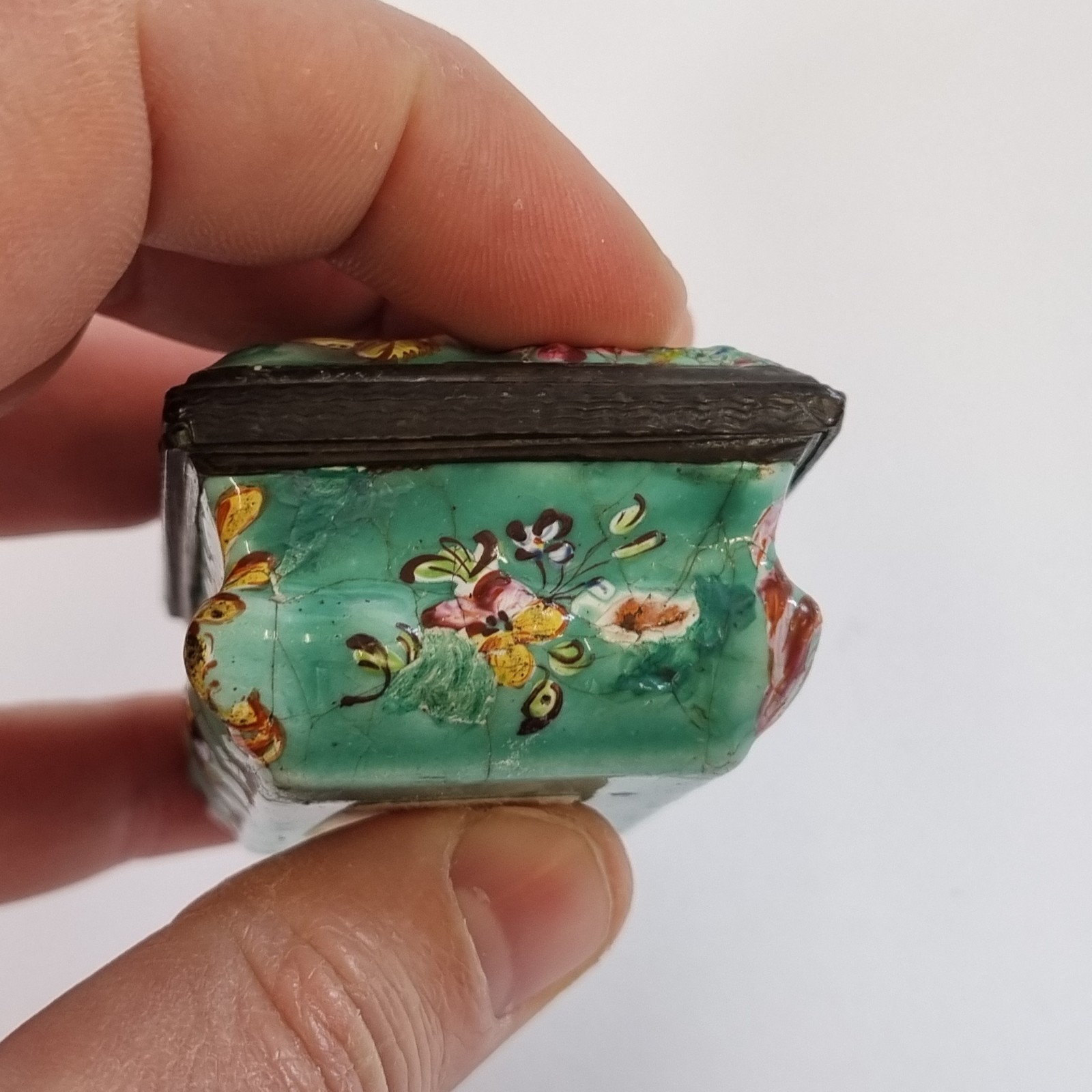 Antique 18thC Bilston Enamel Patch Box Decorated Flowers 5.7cm A/F