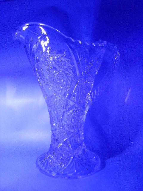 ANTIQUE EAPG IMPERIAL HOBSTARS & PINSWHEELS PITCHER 9-1/8″ YELLOW URANIUM GLOW