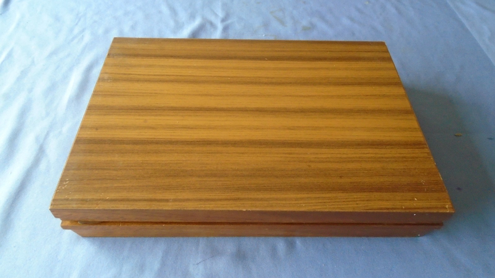 VINTAGE WOOD CANTEEN OF CUTLERY BOX WOODEN STORAGE DISPLAY BOX HELD POSTON & CO