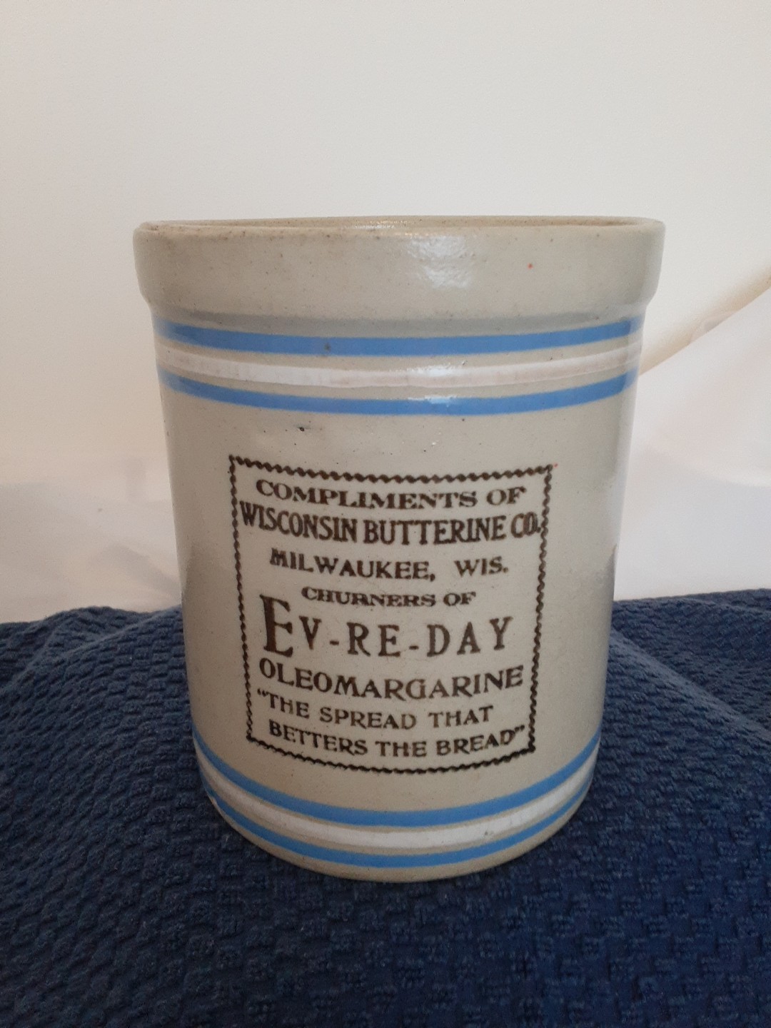 Vintage Crock-Compliments of Wisconsin Butterine Co Milwaukee,Wis Ev-Re-Day Oleo