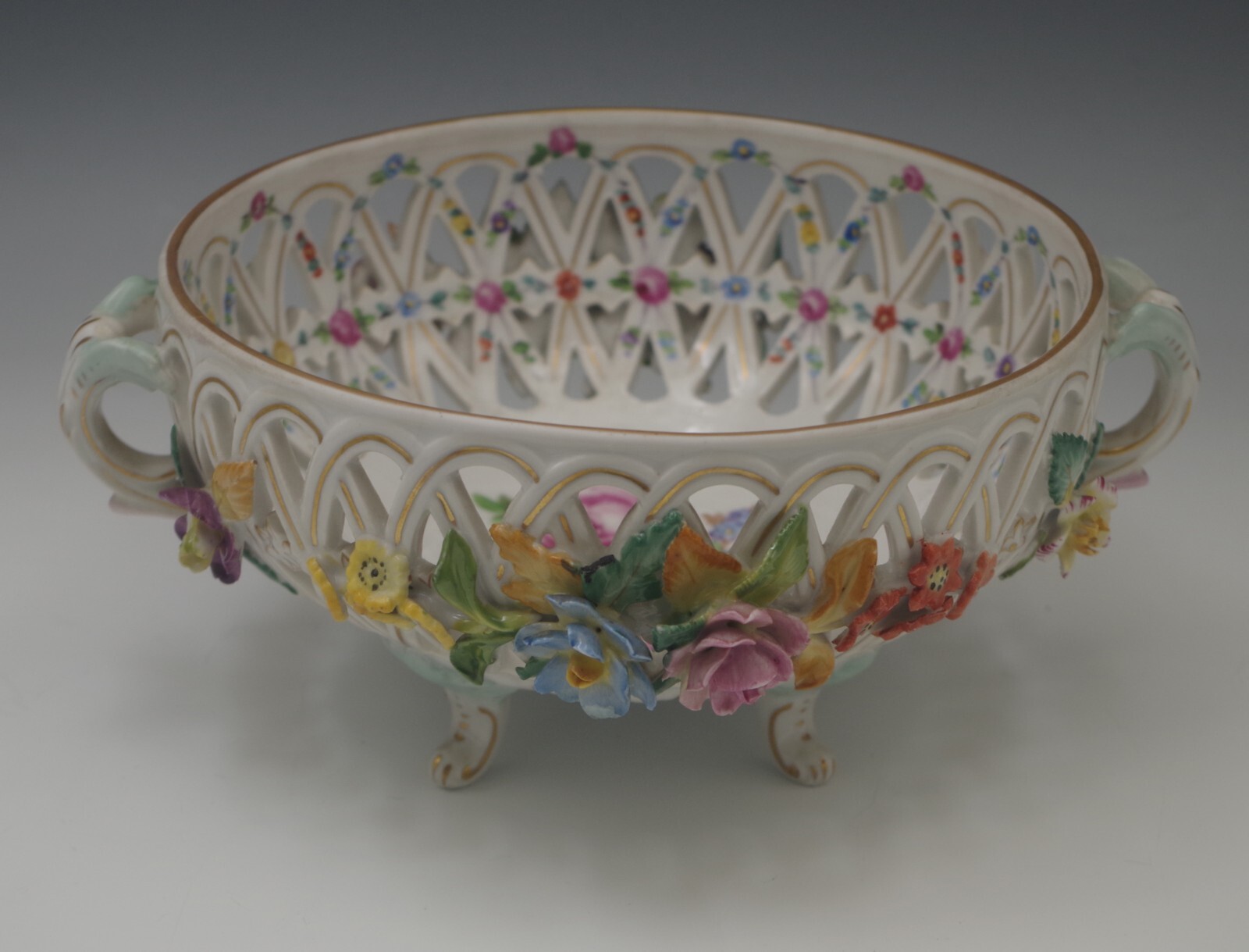 CARL THIEME DRESDEN RETICULATED LATTICE APPLIED FLOWERS FOOTED BOWL C.1920