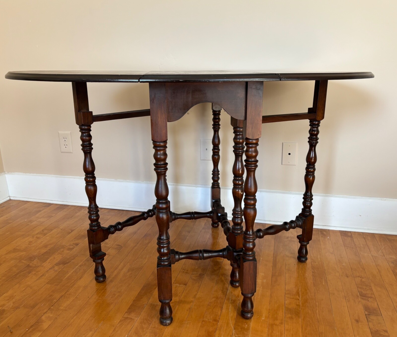 Drop Leaf Gate-leg Oval Table c. 1930s