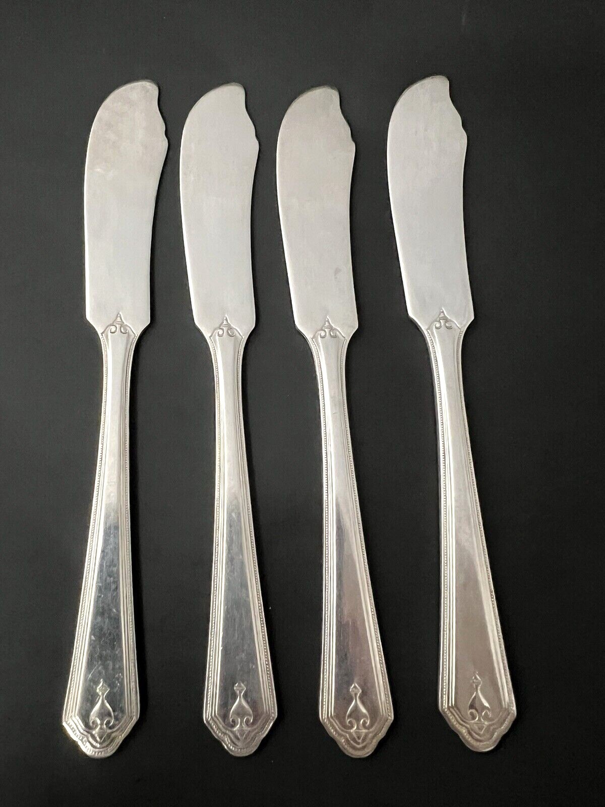 Vtg 1835 R. Wallace Pat. 1926 Silverplate Butter Knives/Spreaders Art Deco Set 4