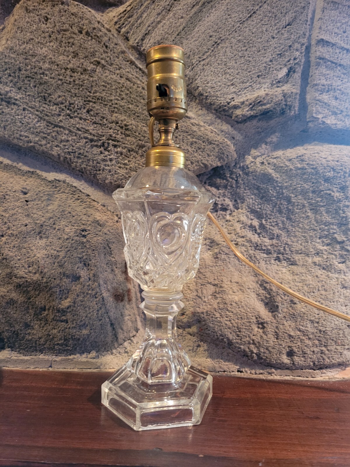EAPG ANTIQUE CLEAR FLINT GLASS WHALE OIL LAMP c.1800’s – HEART & THUMBPRINT