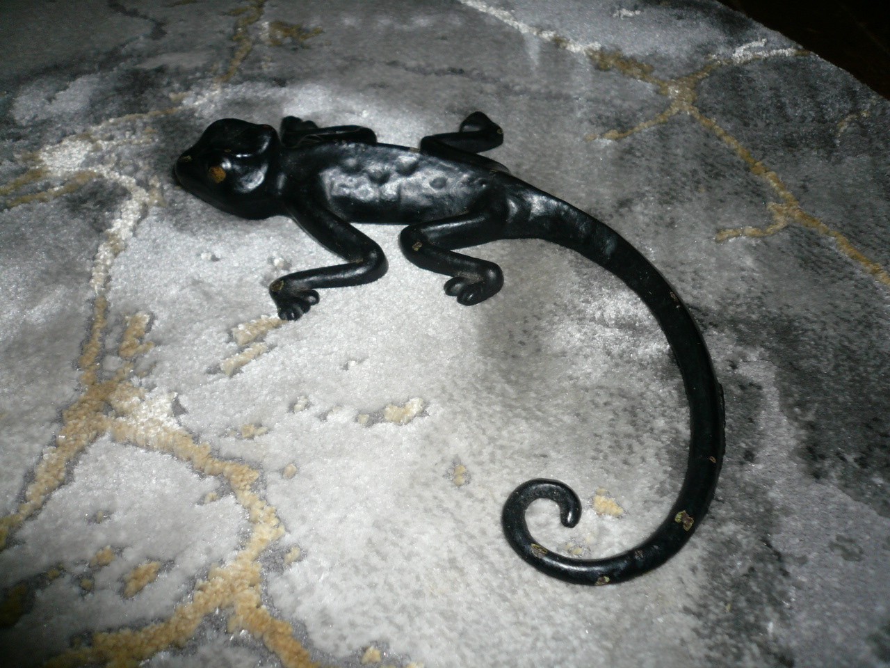 OLD SHERWIN WILLIAMS ADVERTISING PAINT&VARNISH CHAMELEON CAST IRON DOOR STOP