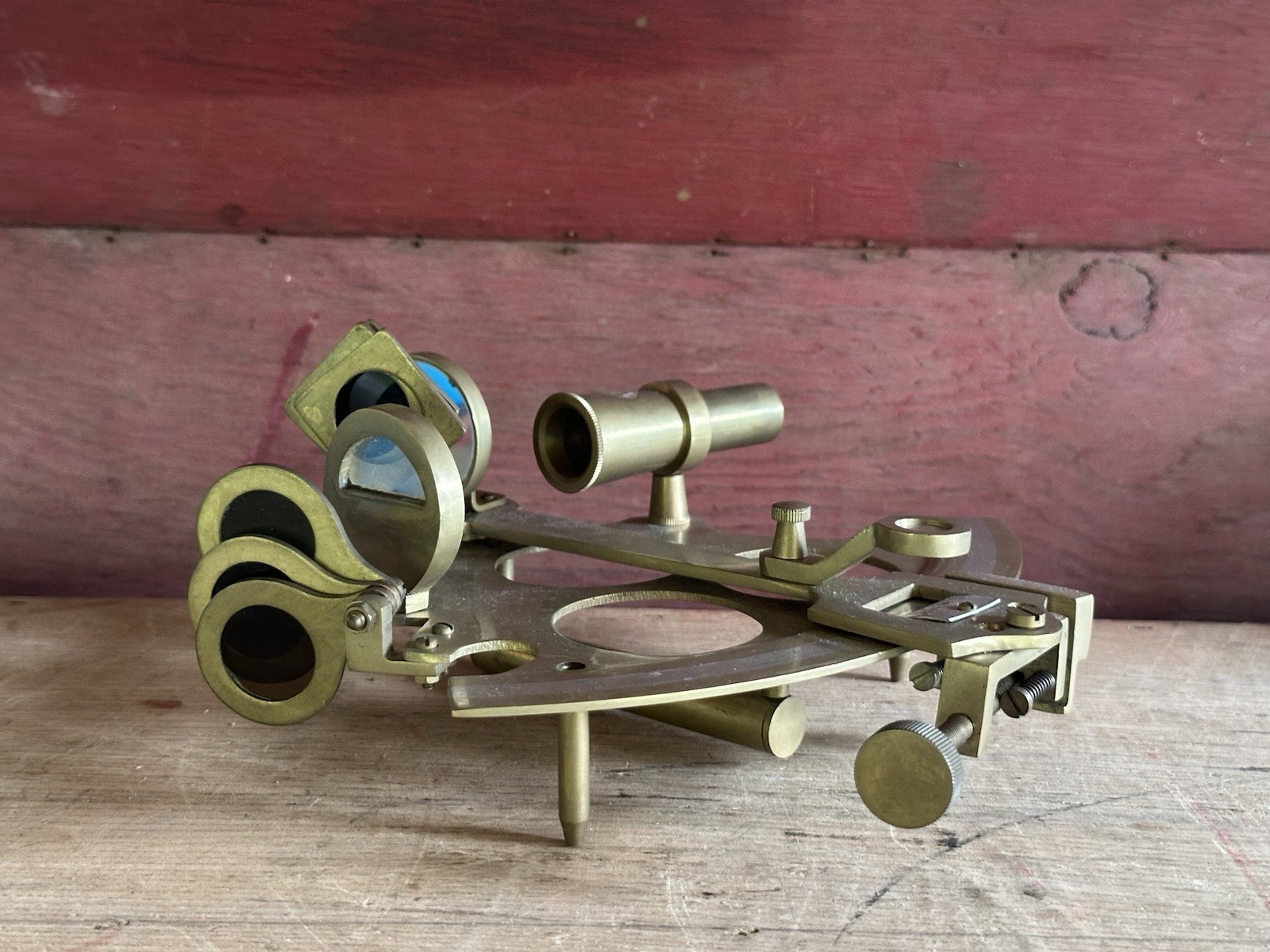 Vintage-style Navigation Instrument Polished Brass Captains Sextant