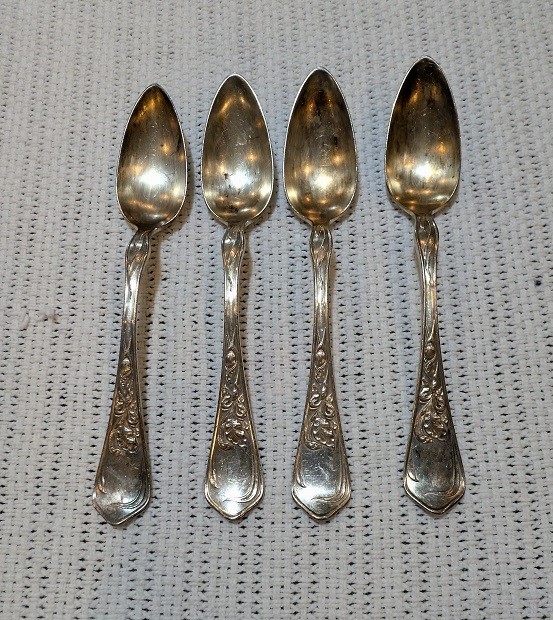 IRIS pattern by E.H.H. Smith Silver-plated, 4 teaspoons from the 1900s, worn