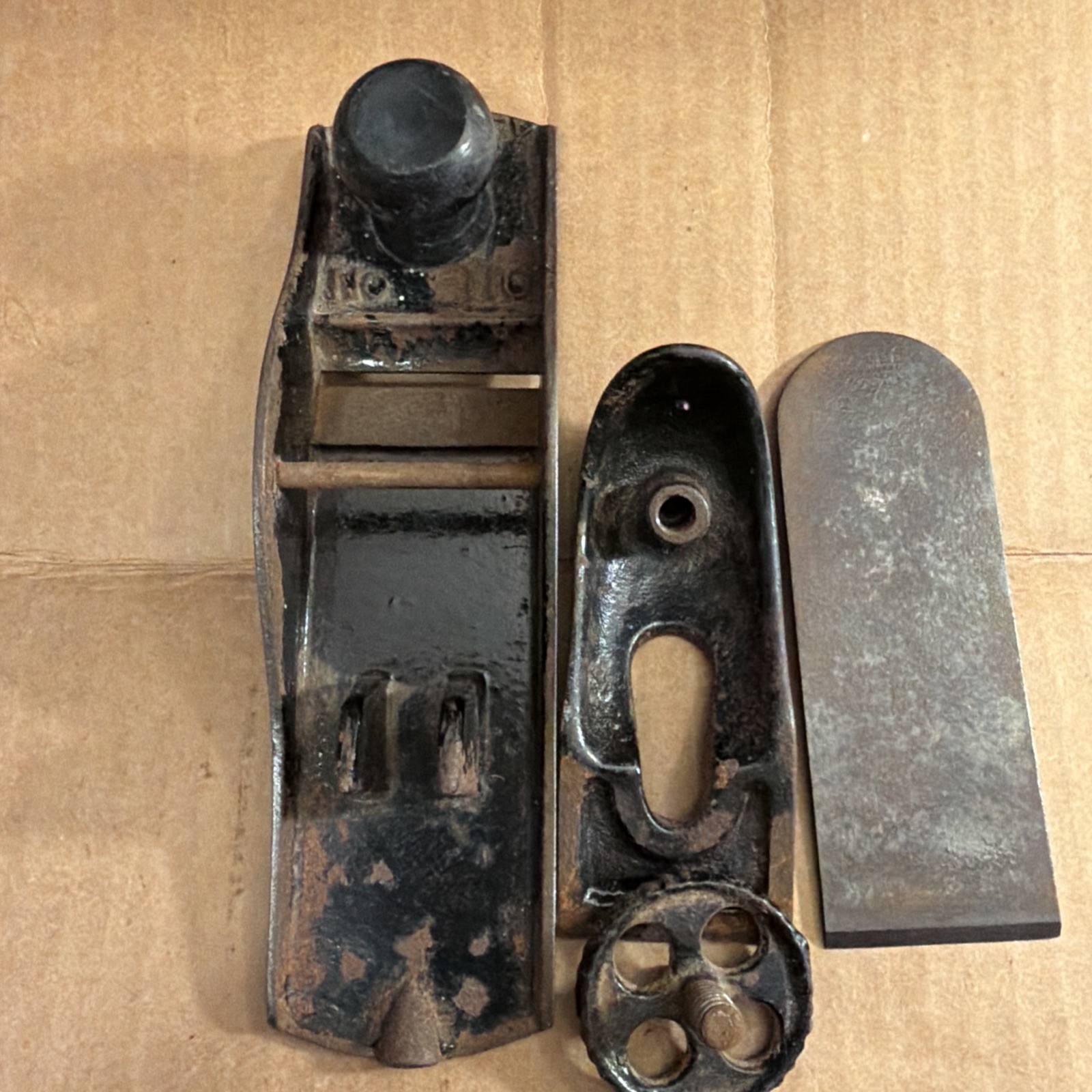 Stanley No. 110 block plane with “V” logo on the cutting iron. Rosewood knob.