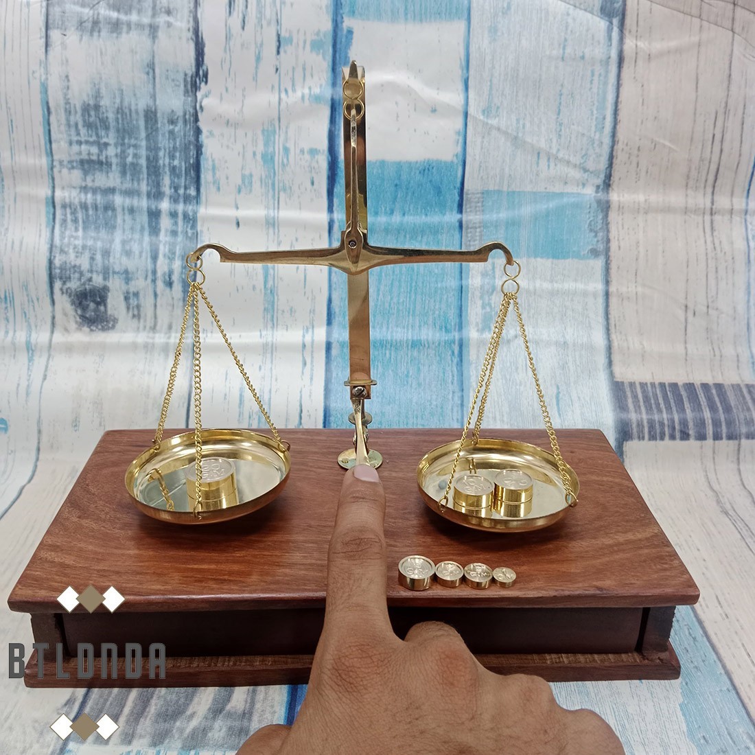 Vintage Brass Balance Scale with Wooden Case & Weights Antique Collectible Decor