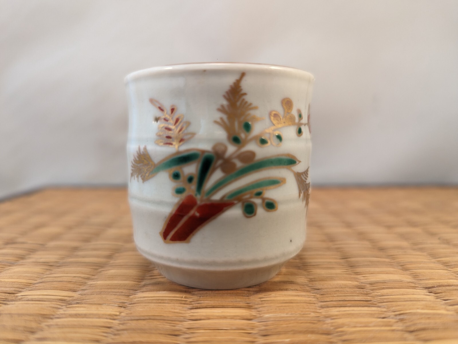Antique Japanese Arita Imari Porcelain Sake Cup Guinomi Ferns Flowers Edo Japan