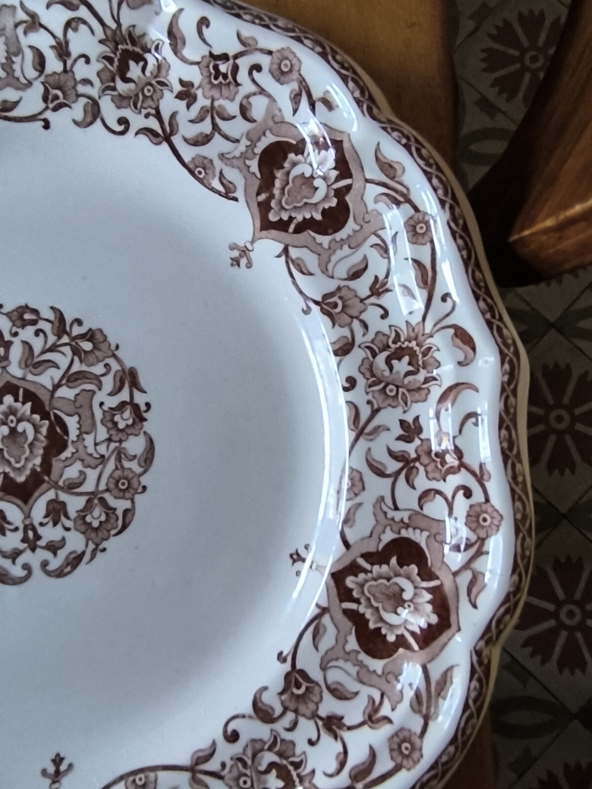 Beautiful Set Of 6 Flat Plates Faience De Gien Brown Floral Lambrequin