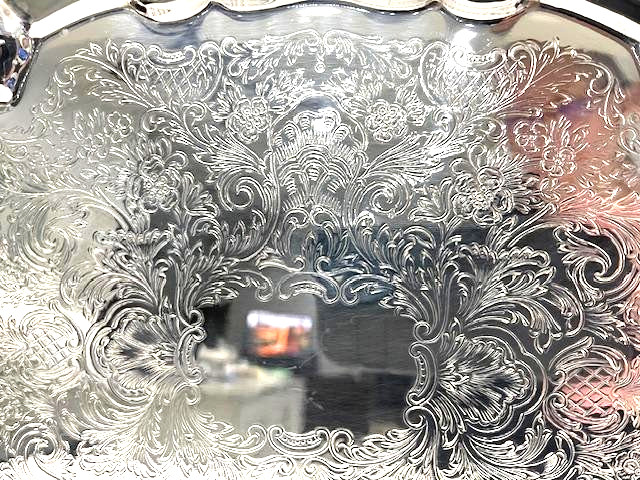Leonard Silverplate Large 14″ Scalloped Oval Serving Platter, Footed, Etched